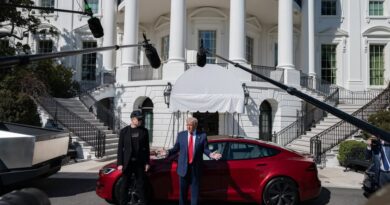 Трамп купив Теслу